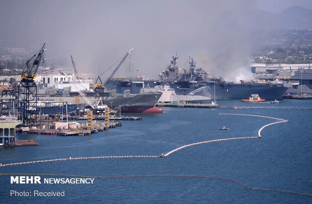 انفجار و آتش سوزی در یک فروند ناو جنگی آمریکا