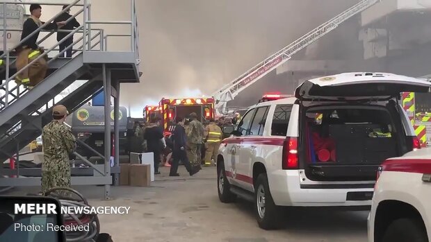 انفجار و آتش سوزی در یک فروند ناو جنگی آمریکا