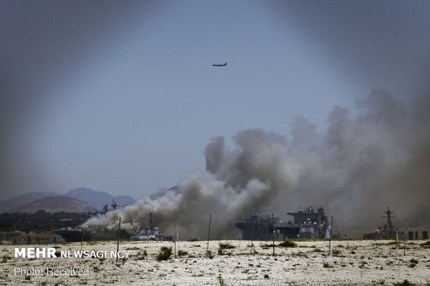 انفجار و آتش سوزی در یک فروند ناو جنگی آمریکا