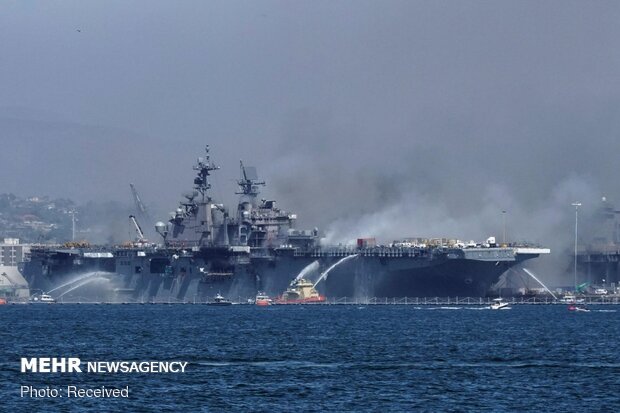 انفجار و آتش سوزی در یک فروند ناو جنگی آمریکا
