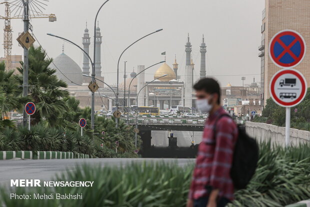 Dusty air of Qom on Monday