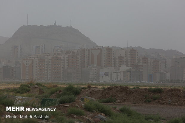 Dusty air of Qom on Monday