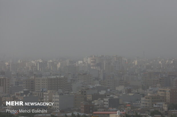 Dusty air of Qom on Monday