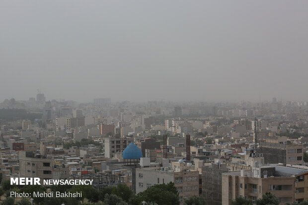Dusty air of Qom on Monday