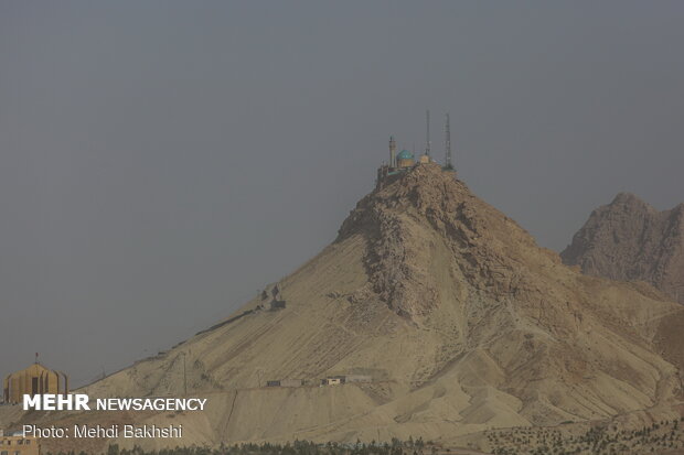 Dusty air of Qom on Monday