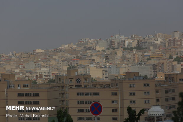 Dusty air of Qom on Monday