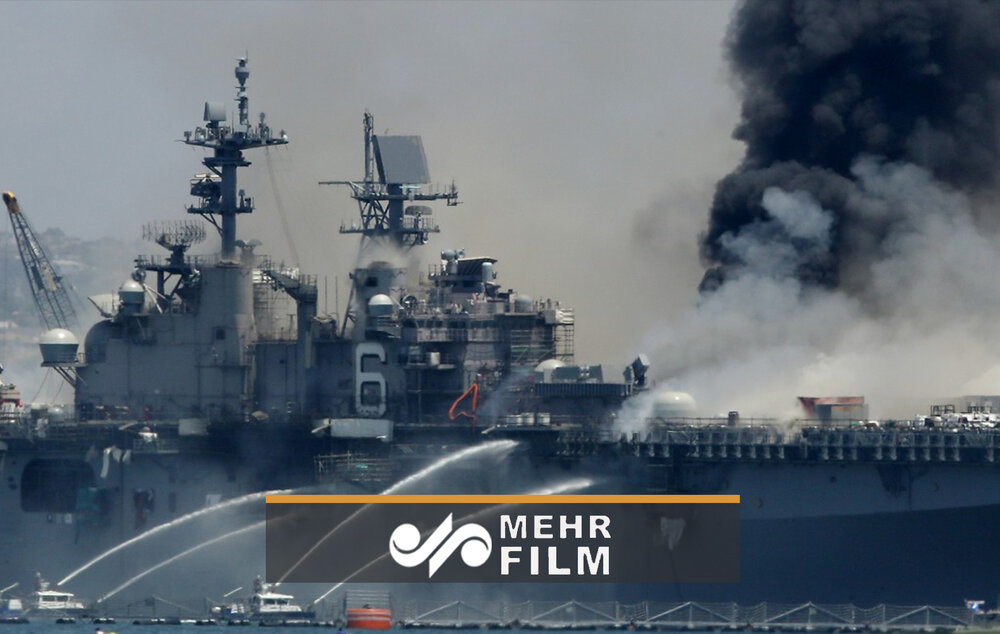 امریکی بحری جنگی جہاز لڑنے سے پہلے ہی آگ میں جل گیا