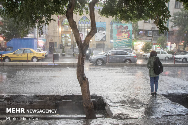 رگبار تابستانی باران در تبریز