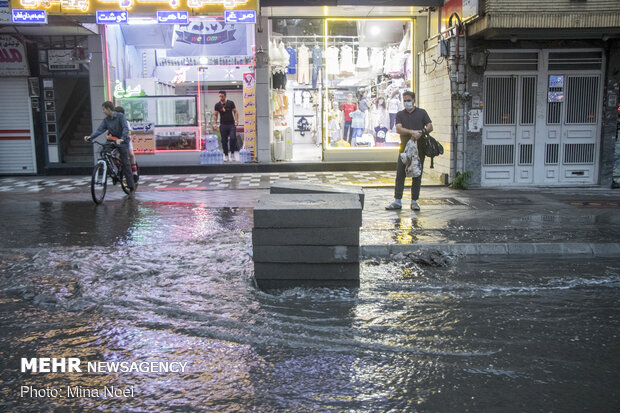 Tebriz'i yaz yağmuru vurdu