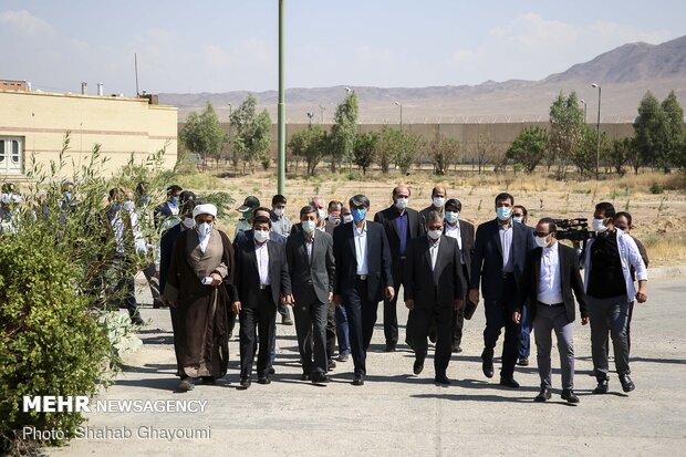 بازدید پرویز فتاح رئیس بنیاد مستضعفان و محمد مهدی حاج محمدی رئیس سازمان زندان‌ها از زندان بزرگ تهران