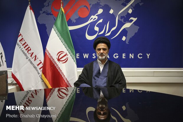 لیبرالها جای مناظره، علیه «مصباح یزدی» فحاشی میکردند