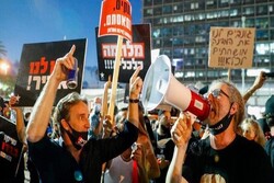 هزاران نفر در تل آویو و قدس علیه سیاستهای نتانیاهو تظاهرات کردند