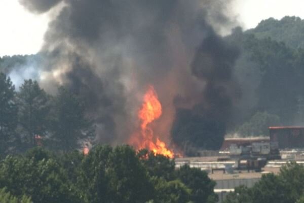 وقوع آتش‌سوزی مهیب در یک کارخانه مواد شیمیایی در آمریکا