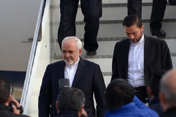 ایرانی وزیر خارجہ ظریف بغداد پہنچ گئے/ شہید قاسم سلیمانی کی شہادت کے مقام پر حضور