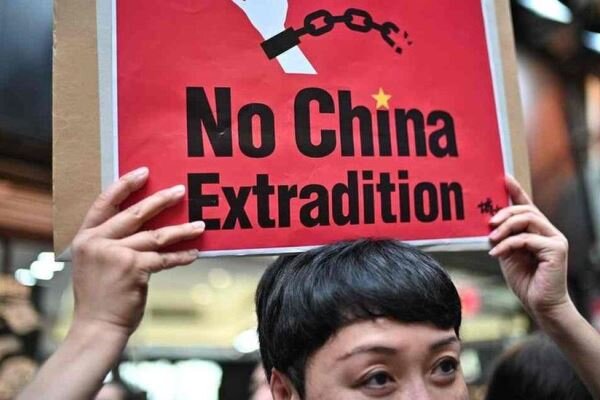 انگلیس «توافقنامه استرداد» با هنگ کنگ را به حالت تعلیق درمی آورد