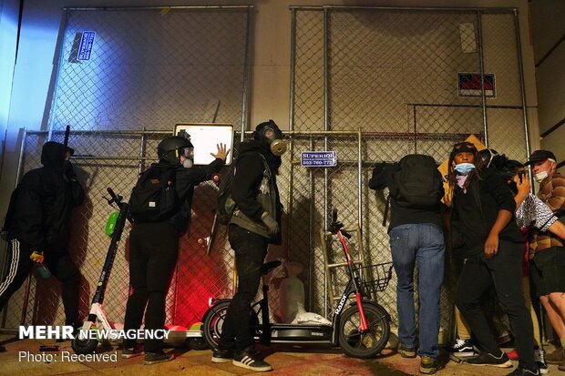 إستمرار النزاعات بين المحتجين والشرطة في "بورتلاند"