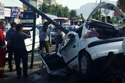 یک کشته در برخورد خودروی سواری ۲۰۶ به تیر چراغ روشنایی در خرم‌آباد