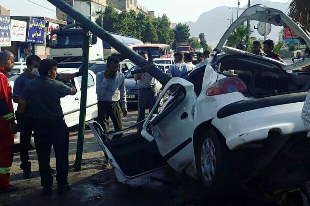 یک کشته در برخورد خودروی سواری ۲۰۶ به تیر چراغ روشنایی درخرم‌آباد