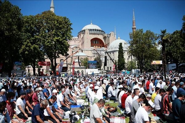 Muslim pray in Hagia Sophia for 1st time in 86 yrs.