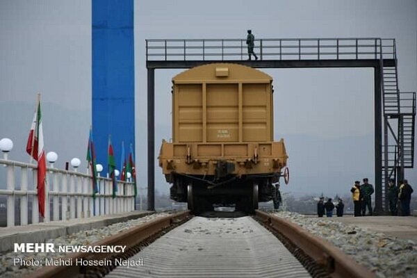 Iran, Azerbaijan emphasize developing transit coop.