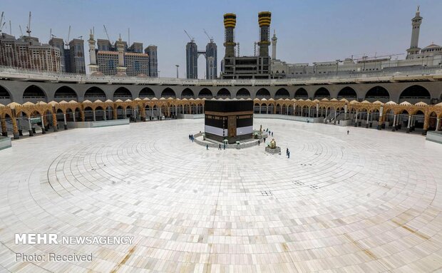 1st group of pilgrims arrive in Mecca to perform Hajj rituals
