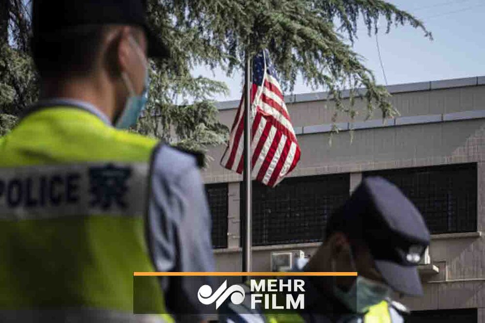 چنگدو میں امریکی قونصل خانے کی عمارت سے امریکی پرچم اتار دیا گیا