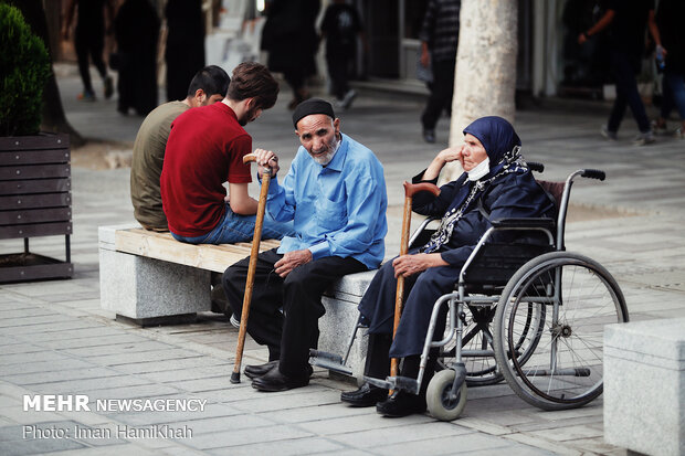 خیابان گردی در وضعیت قرمز