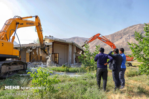 ۱۱ بنای غیرمجاز در توسکستان گرگان تخریب شد