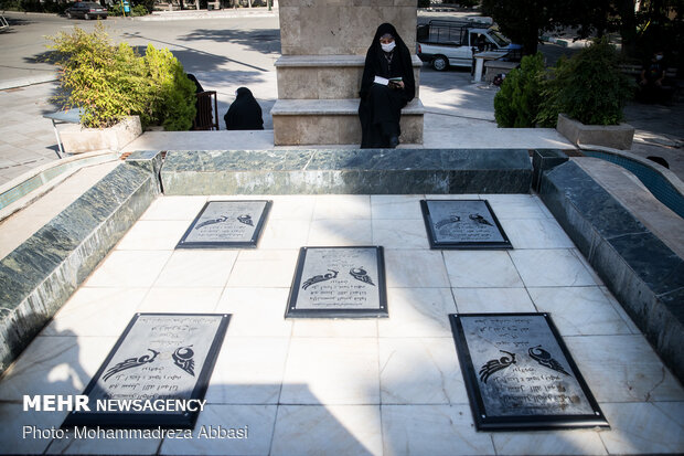 Observing Arafa Day at Tehran University 