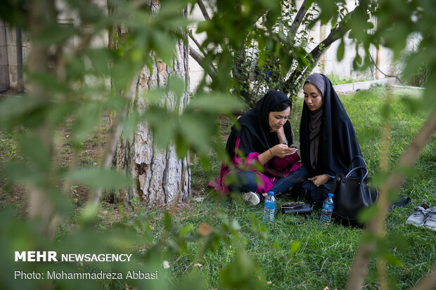 Observing Arafa Day at Tehran University 