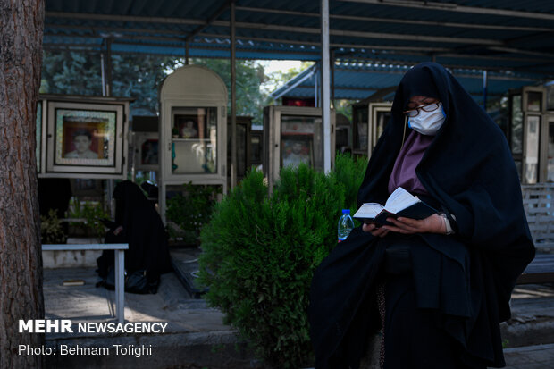 مراسم دعای عرفه در گلزار شهدای تهران