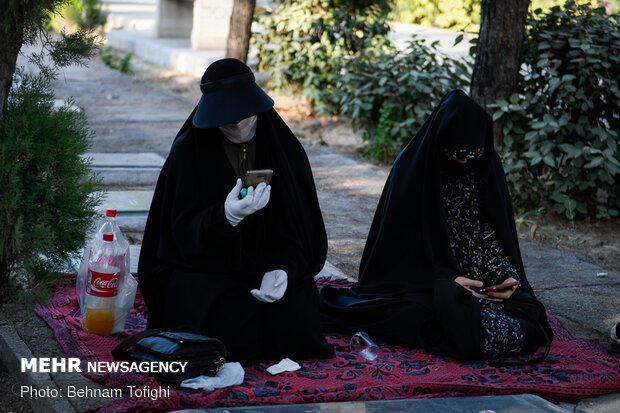 مراسم دعای عرفه در گلزار شهدای تهران