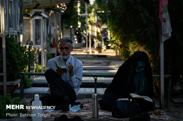 مراسم دعای عرفه در گلزار شهدای تهران