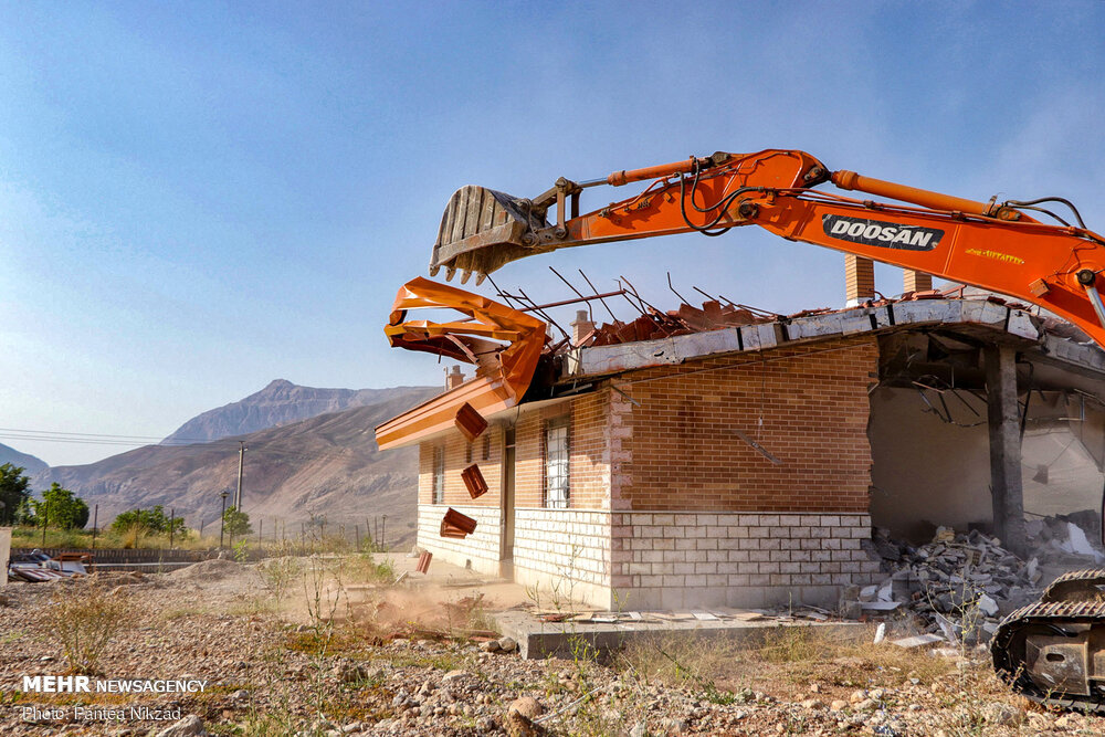 تخریب ۱۶ بنای غیرمجاز در اراضی کشاورزی شهرستان قزوین