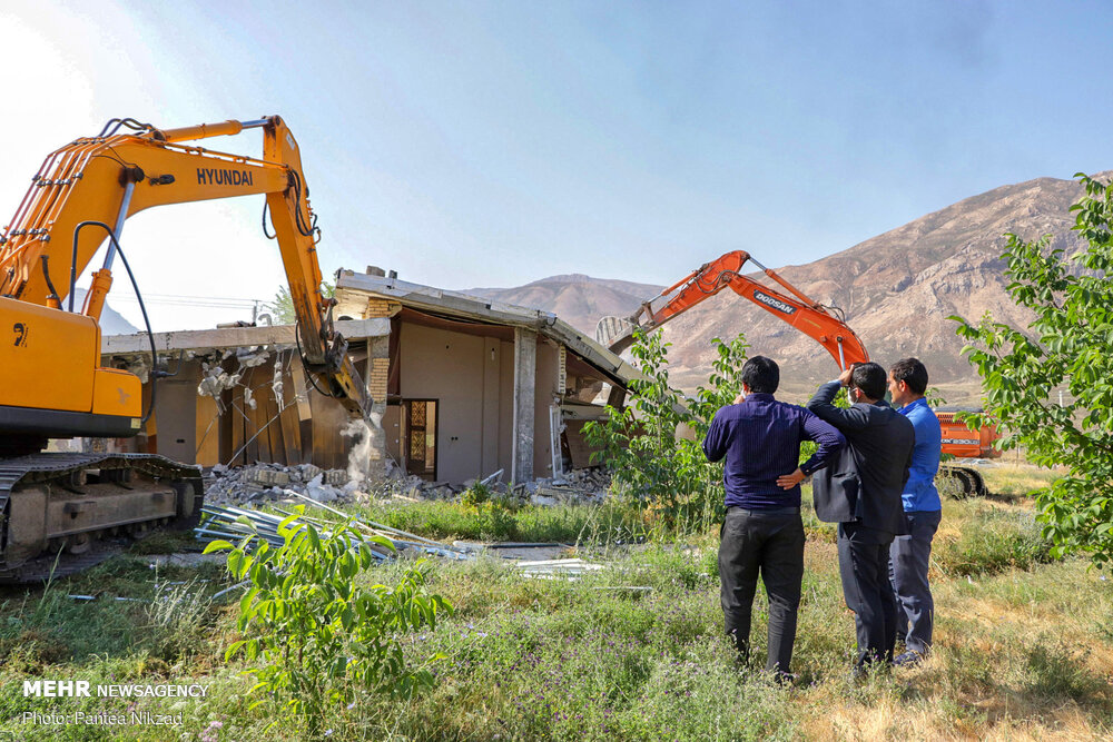 تخریب ۹ بنای غیرمجاز در اراضی کشاورزی شهرستان قزوین
