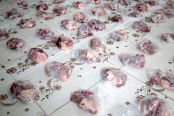توزیع ۱۲۰۰ بسته گوشت قربانی ماه ربیع‌الاول میان نیازمندان فارس