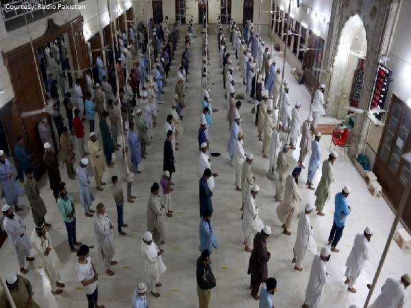 بھارت اور پاکستان میں عید الاضحیٰ مذہبی جوش و جذبے سے منائی جا رہی ہے