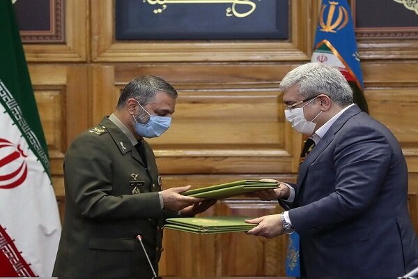 Iran Army, Tech. VP ink scientific research coop.