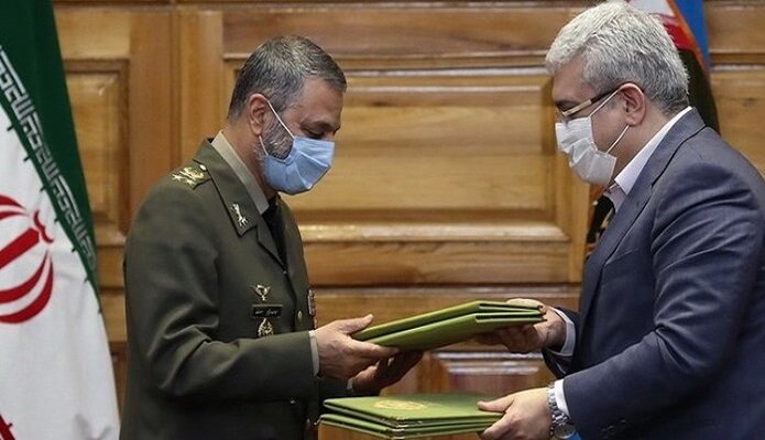 توقيع إتفاقية شاملة للتعاون العملي بين الجيش الإيراني ومعاونية العلوم والتكنولوجيا