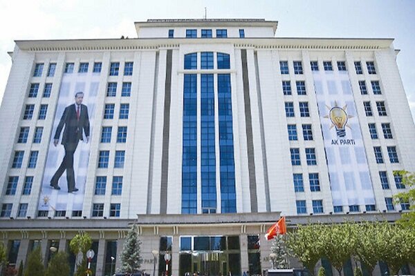 AK Parti'de İstanbul adaylığı için iki isim yarışacak
