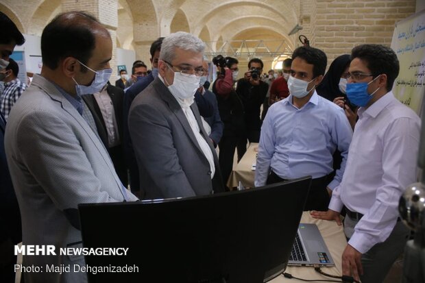 بازدید معاون رئیس جمهور از شرکت های دانش بنیان استان یزد