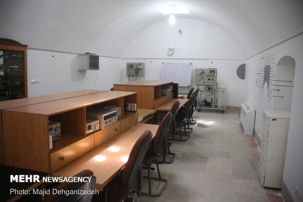 بازدید معاون رئیس جمهور از شرکت های دانش بنیان استان یزد