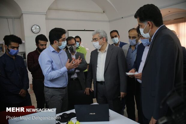 Sattari visits knowledge-based companies in Yazd