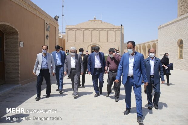 Sattari visits knowledge-based companies in Yazd