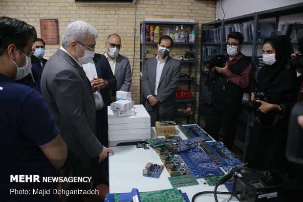 Sattari visits knowledge-based companies in Yazd