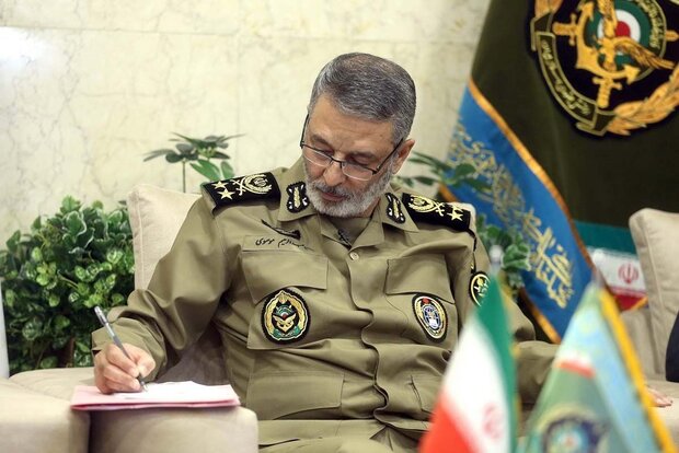 تبریک فرمانده کل ارتش به مناسبت فرارسیدن عید نوروز