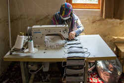 مسجد لواسانی میں ماسک کی تیاری