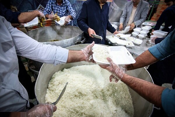 ۱۰ هزار وعده غذای گرم در حاشیه شهر بجنورد توزیع می‌شود
