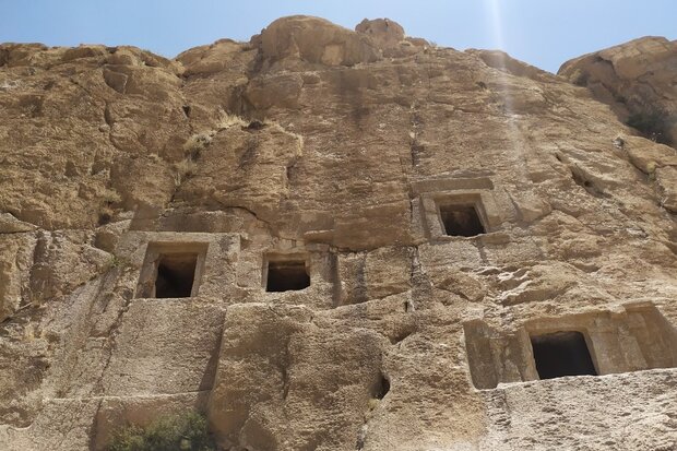 آغاز پاکسازی گیاهی و مرمت محوطه تاریخی تخت جمشید و نقش رستم آغاز پاکسازی گیاهی و مرمت محوطه تاریخی تخت جمشید و نقش رستم