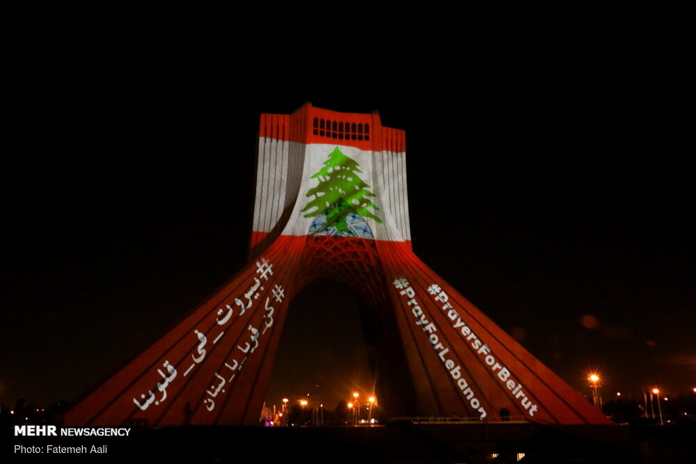 تہران میں آزادی ٹاور ميں لبنان کے قومی ترانے اور پرچم کی نمائش